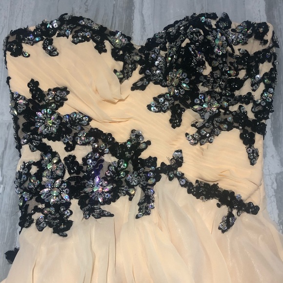 Peach colour prom/formal dress - Picture 2 of 5